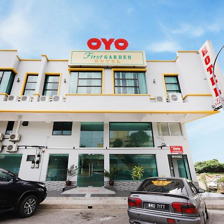 Oyo 44043 First Garden Hotel Kuantan Ngoại thất bức ảnh