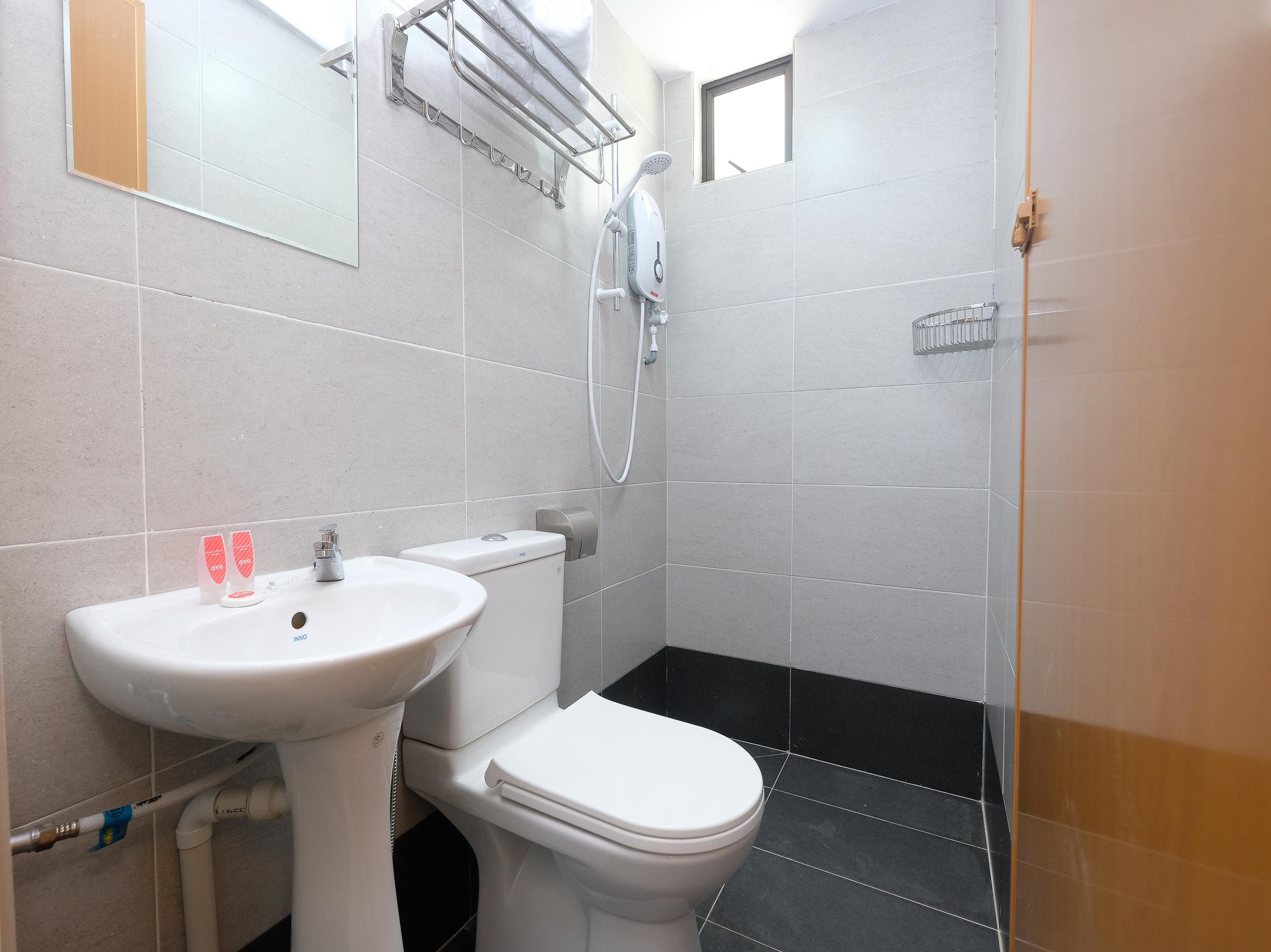 Oyo 44043 First Garden Hotel Kuantan Ngoại thất bức ảnh