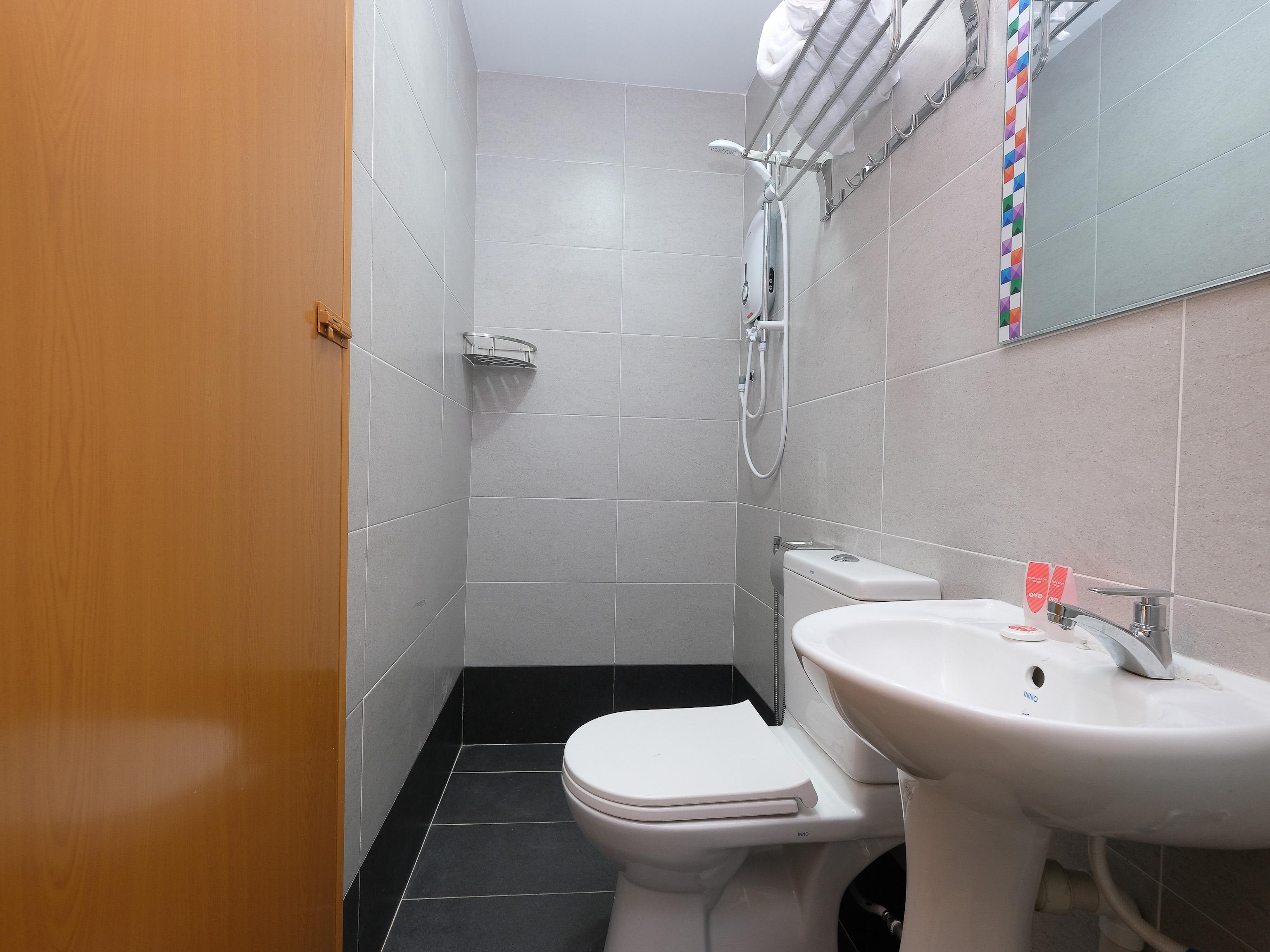 Oyo 44043 First Garden Hotel Kuantan Ngoại thất bức ảnh